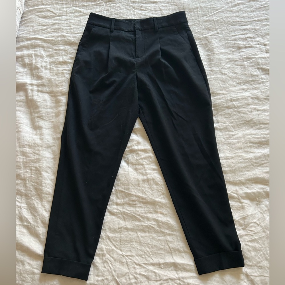Banana Republic Black Pleated Ankle Pant Size 4